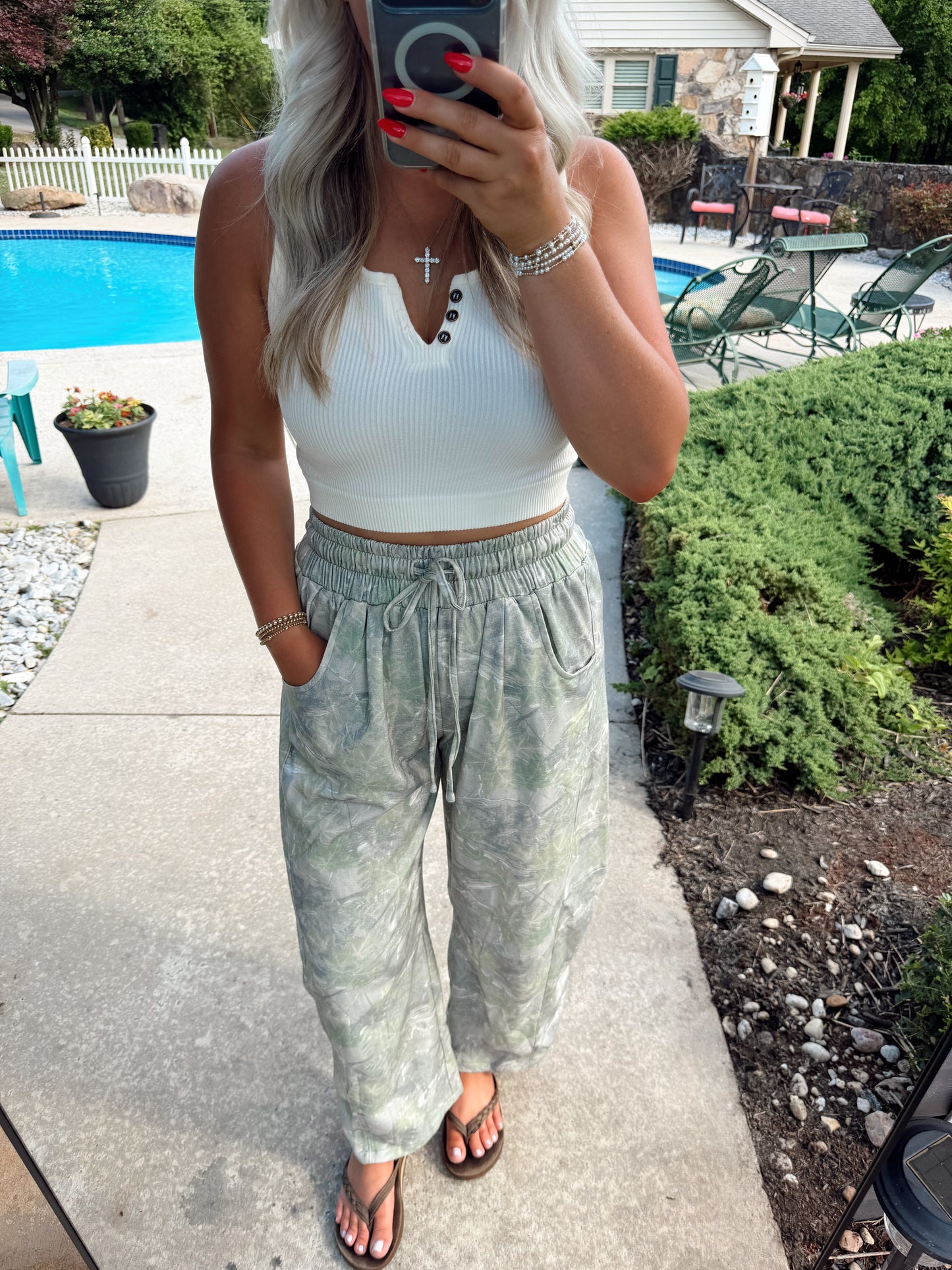 Leslie Camo Barrel Pants