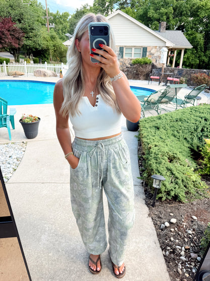 Leslie Camo Barrel Pants