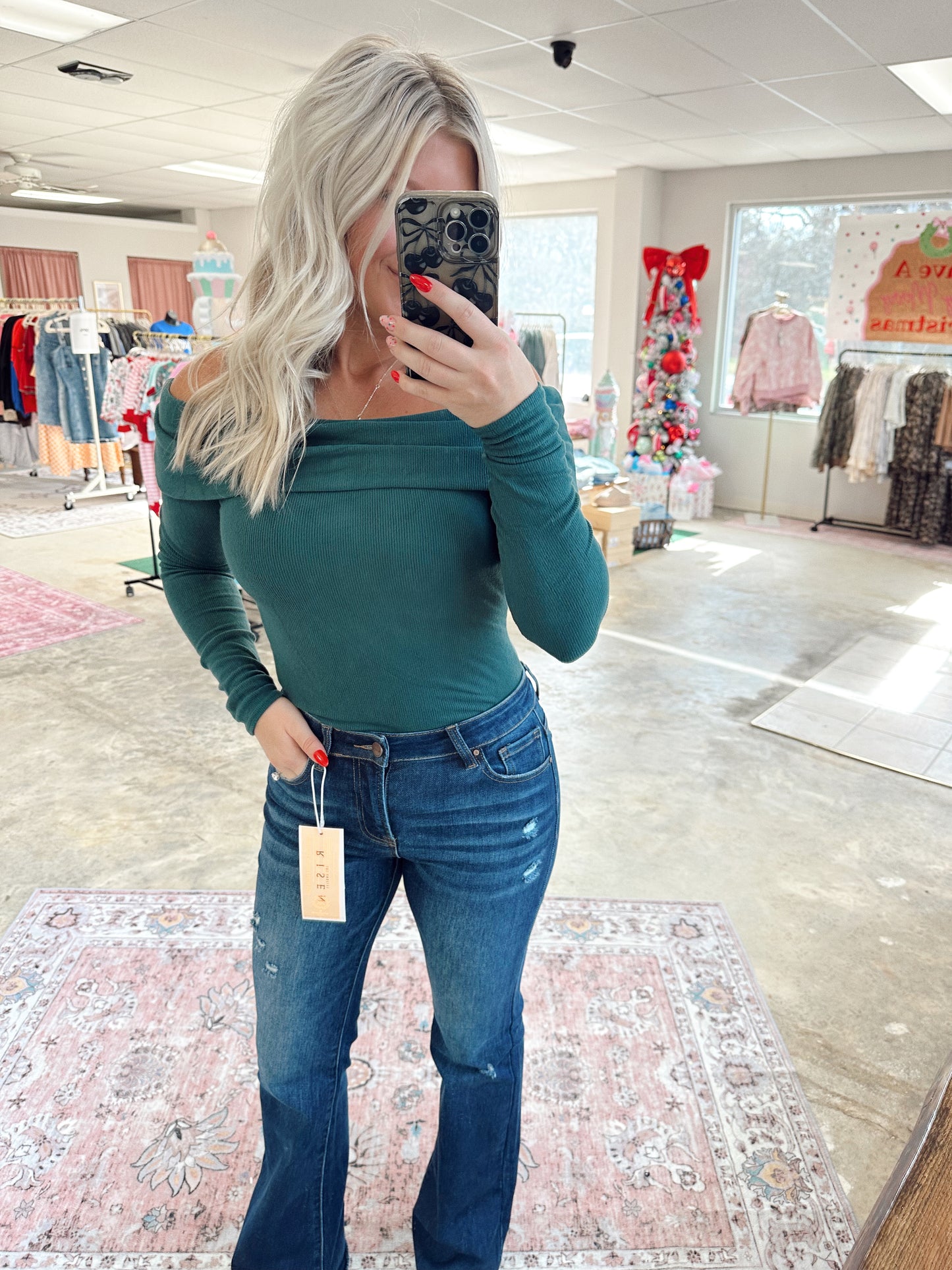 OFF SHOULDER LONG SLEEVE TOP