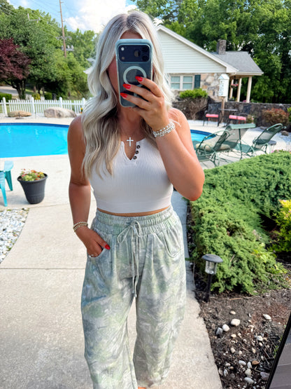Leslie Camo Barrel Pants